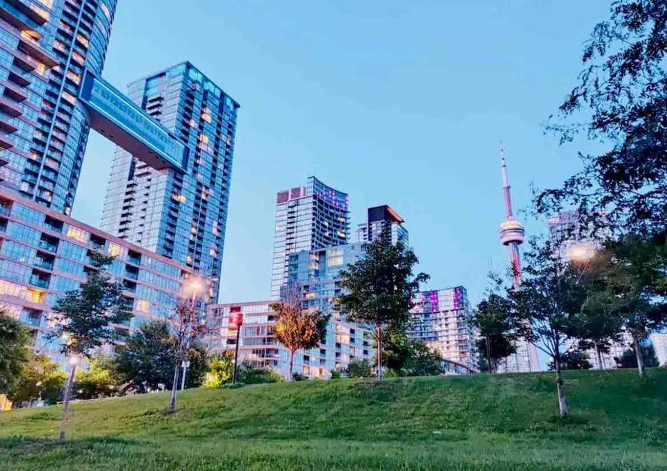 Deluxe Suite Toronto Exteriör bild